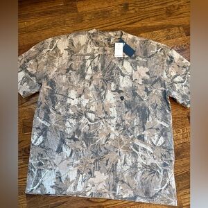 Hollister Men's Leaf Print T-Shirt - Brown and Gray